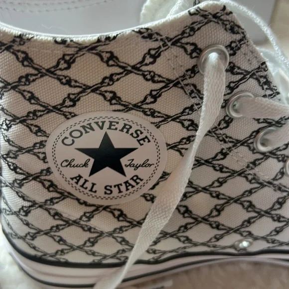 Converse brand new shoes in box. Women size 10.5 Men’s size 8.5 - Picture 4 of 7